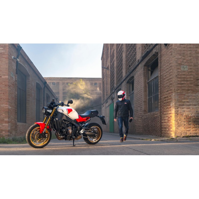 XSR900