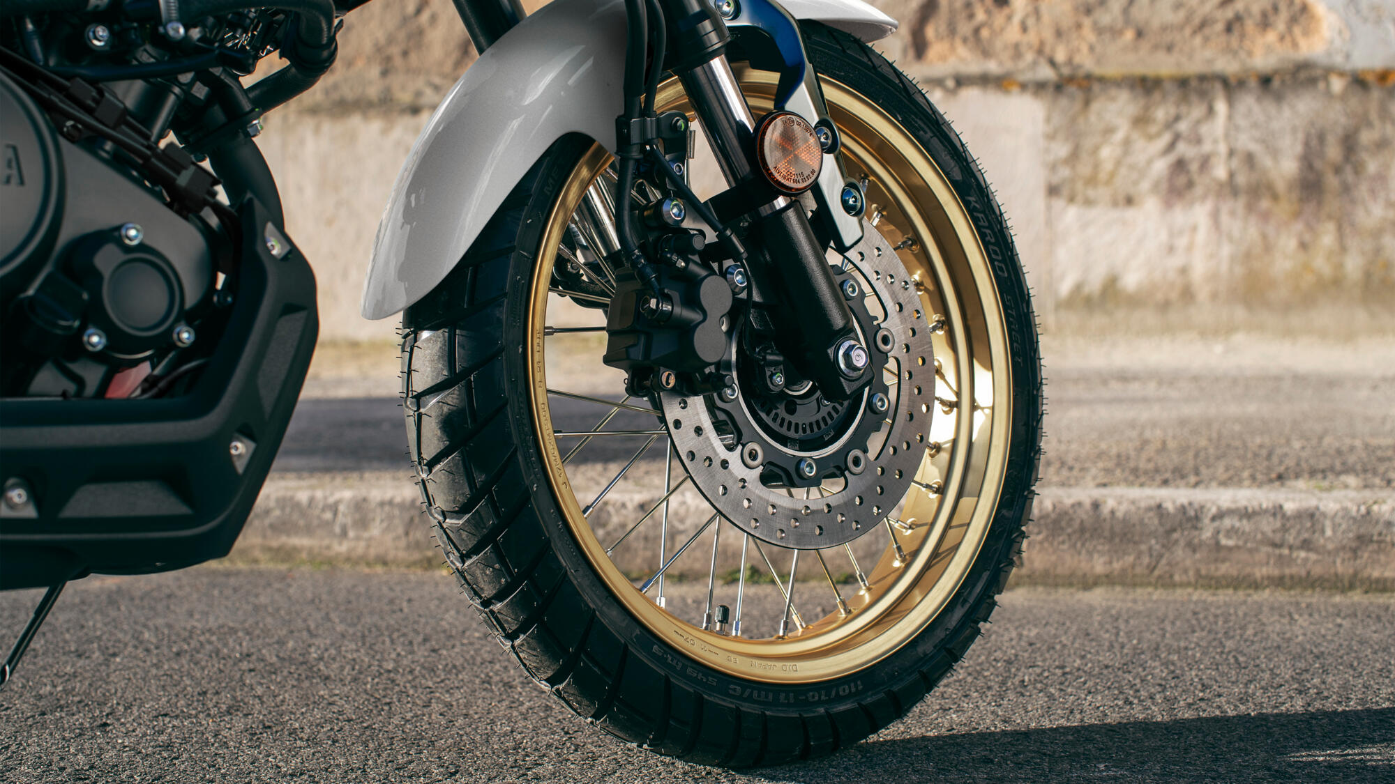 Lightweight spoked wheels with gold rims